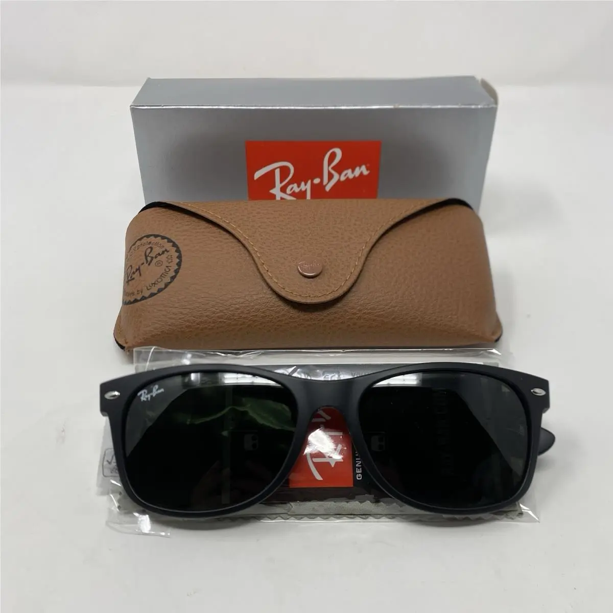 Ray-ban Wayfarer RB2132 622 55mm Rubber Black G-15 Green Sunglasses