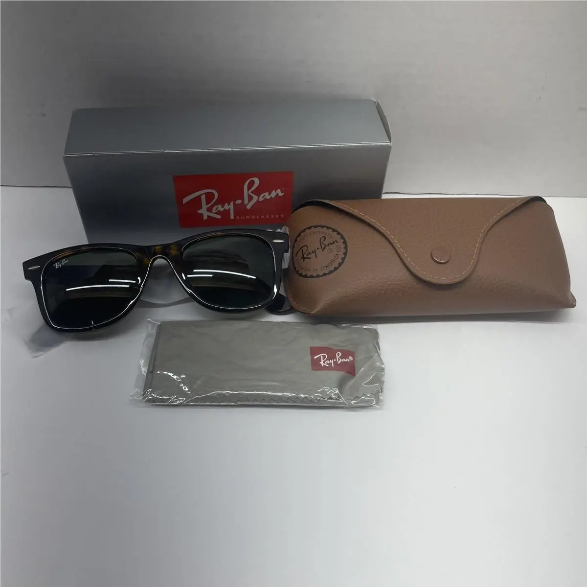 Ray Ban ORB4340 710 Wayfarer Ease G15 Green Sunglasses Box CMP127018