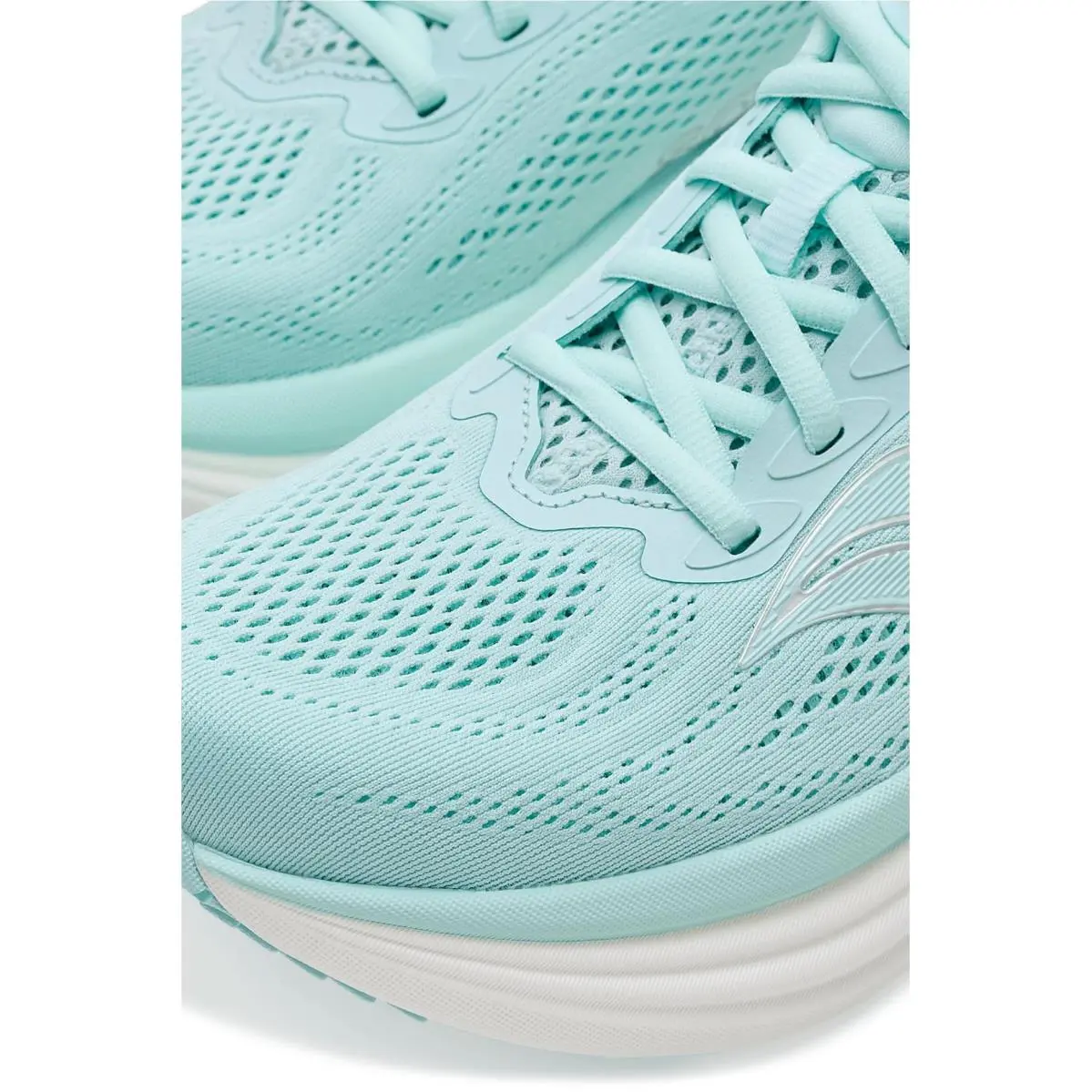 Saucony shoes - Cast 32