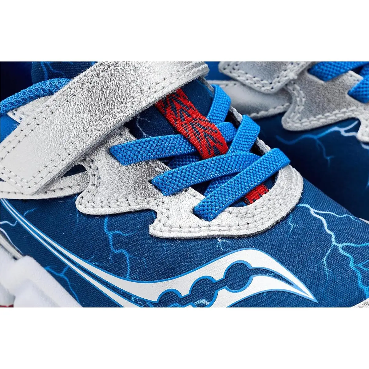 Saucony shoes - Black/Red 32