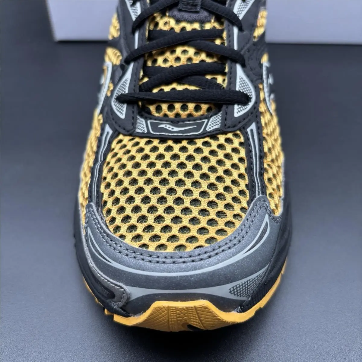 Saucony shoes - Saucony Progrid Omni 9 - Progrid Omni - Gold 3