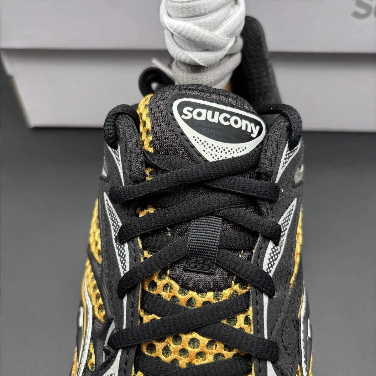 Saucony shoes - Saucony Progrid Omni 9 - Progrid Omni - Gold 4