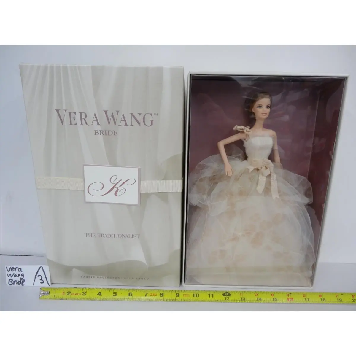 Vera Wang Bride The Traditionalist Barbie Doll Mattel 2010 Gold Label R4537