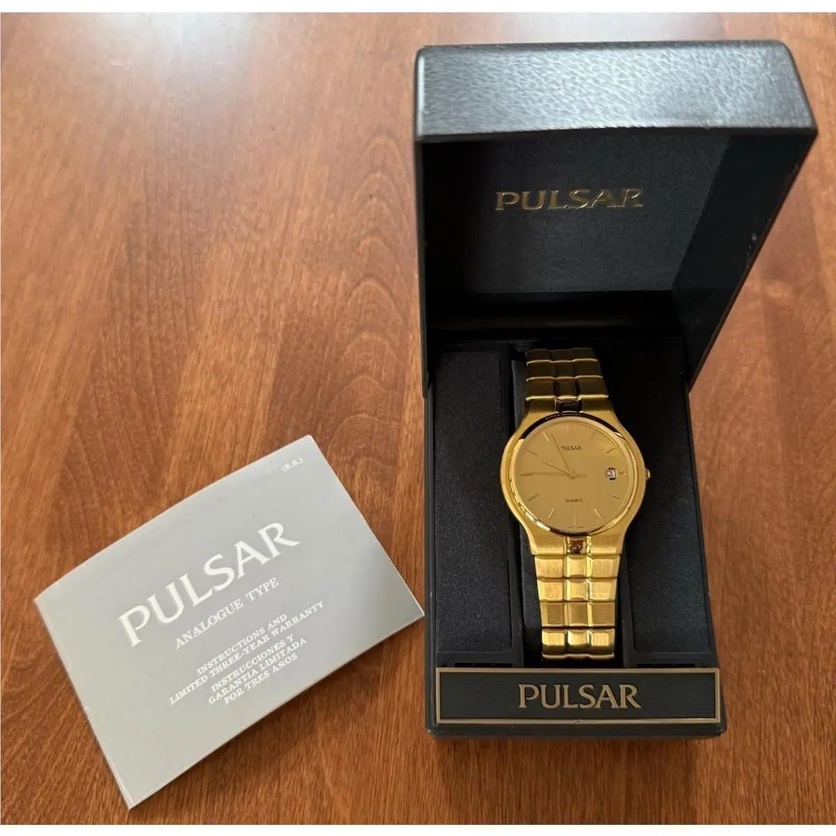 Vintage Mens Pulsar Stainless Steel Watch with Date ES-A01