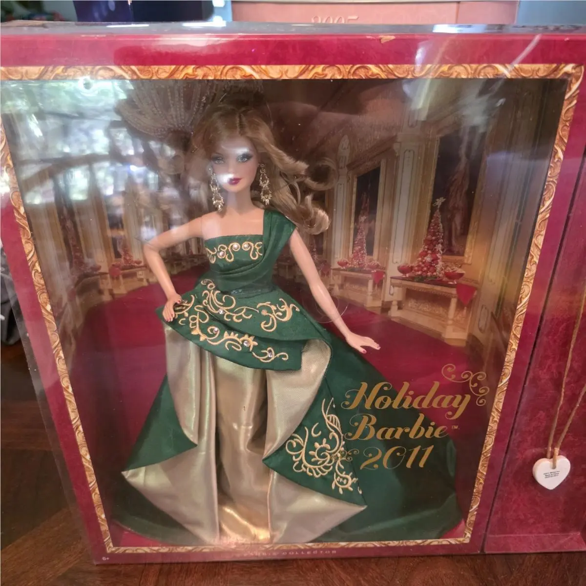 Mattel Holiday 2011 Barbie Doll Collector Nrfb Green Gold Gown T7914