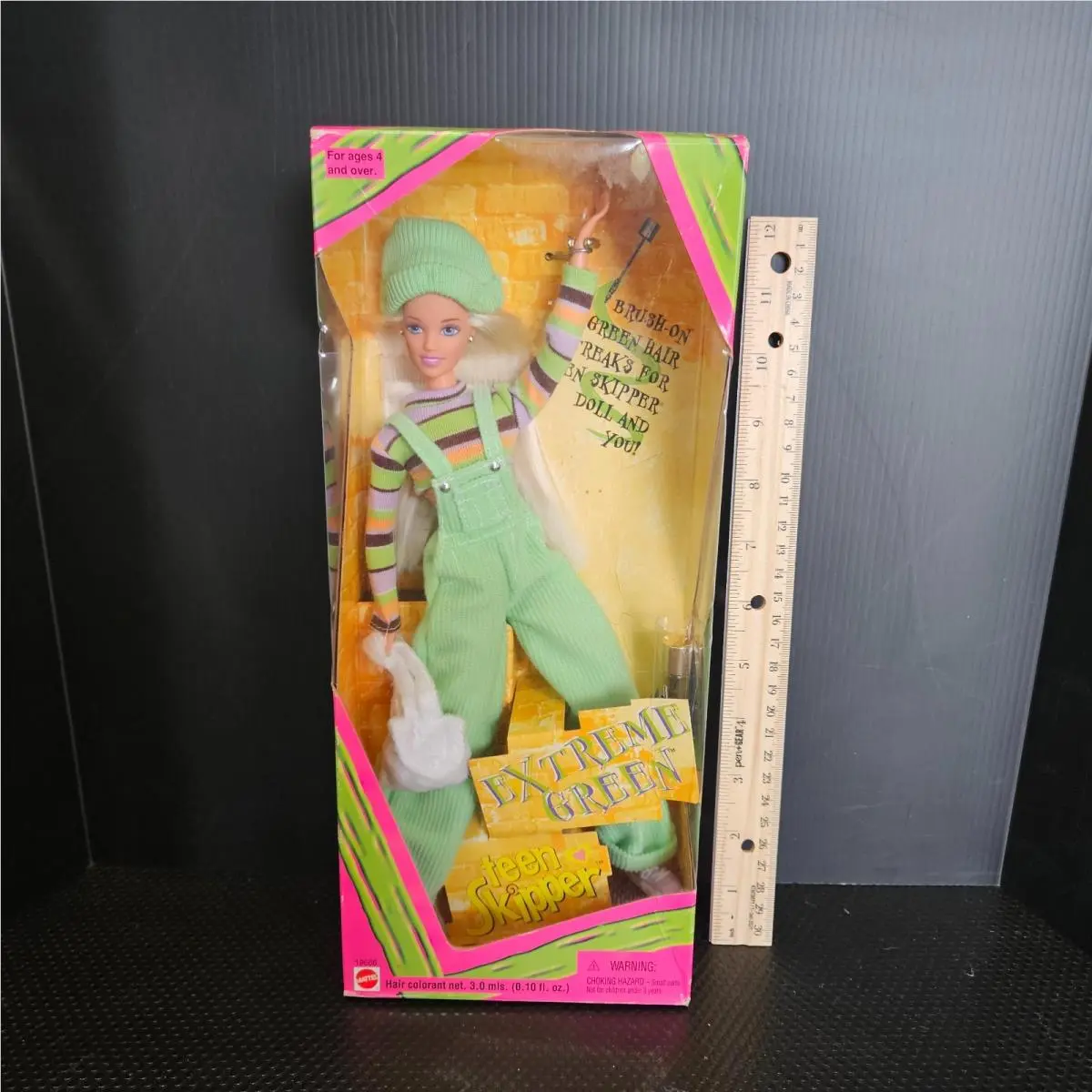 Mattel 1997 Barbie 11 Extreme Green Teen Skipper Fashion Doll Package Wear