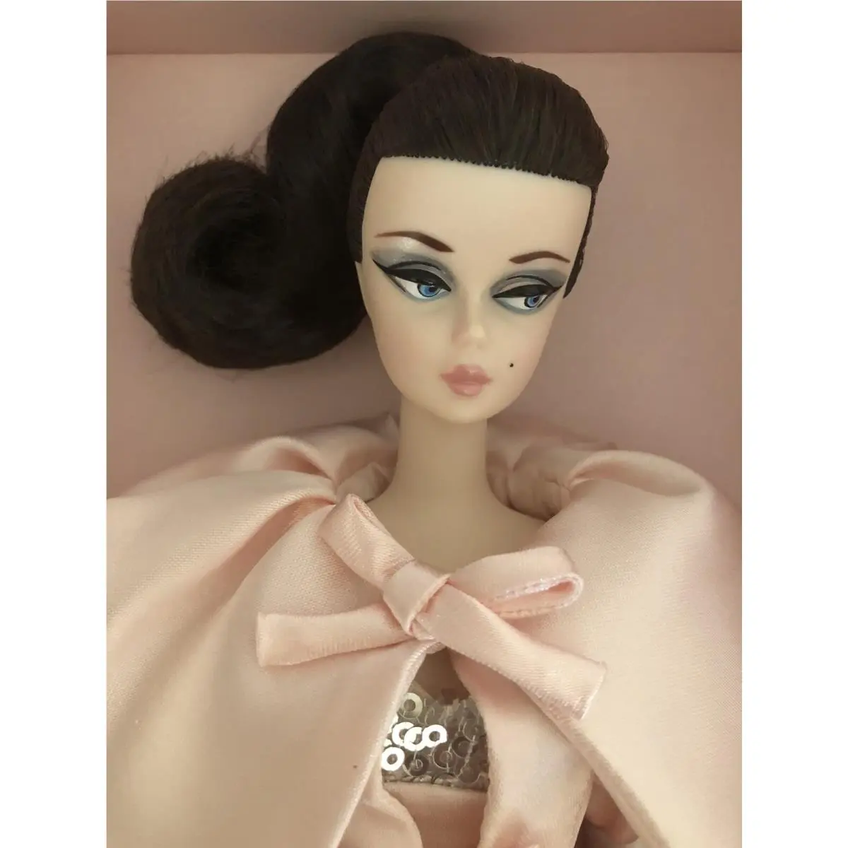 CHT04 Gold Label Blush Beauty Silkstone Barbie Doll