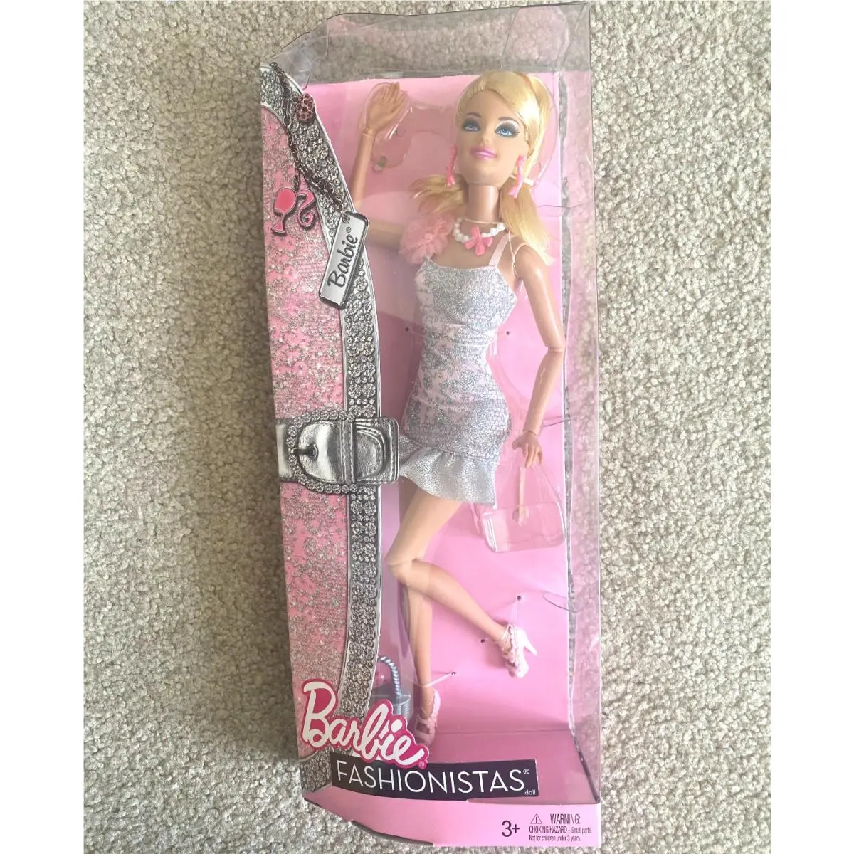 2011 Barbie Fashionistas Doll Mattel W3901 - Pink/silver Minidress Purse Nrfb
