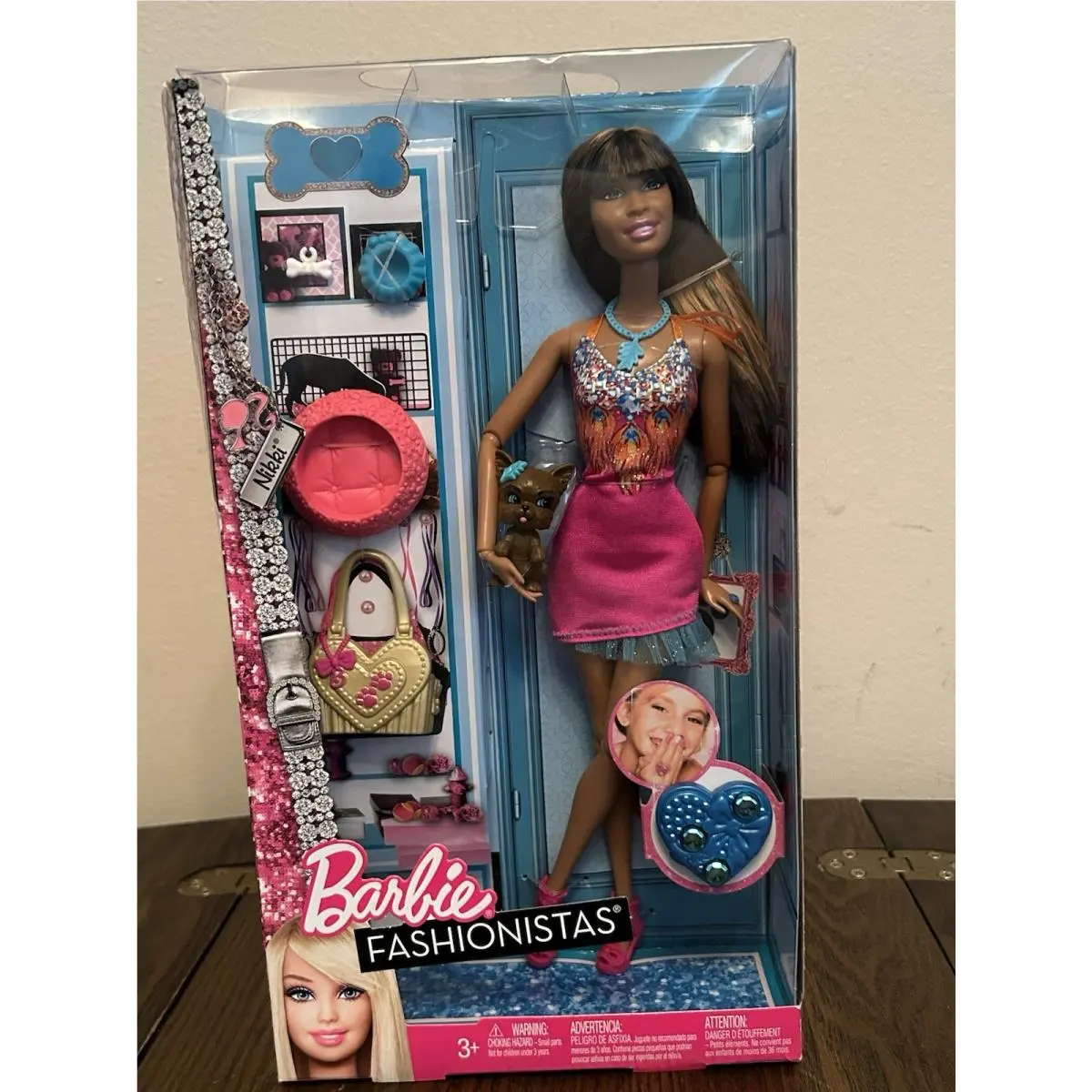 Barbie Fashionistas 2011 -nikki with Dog and Accessories Doll