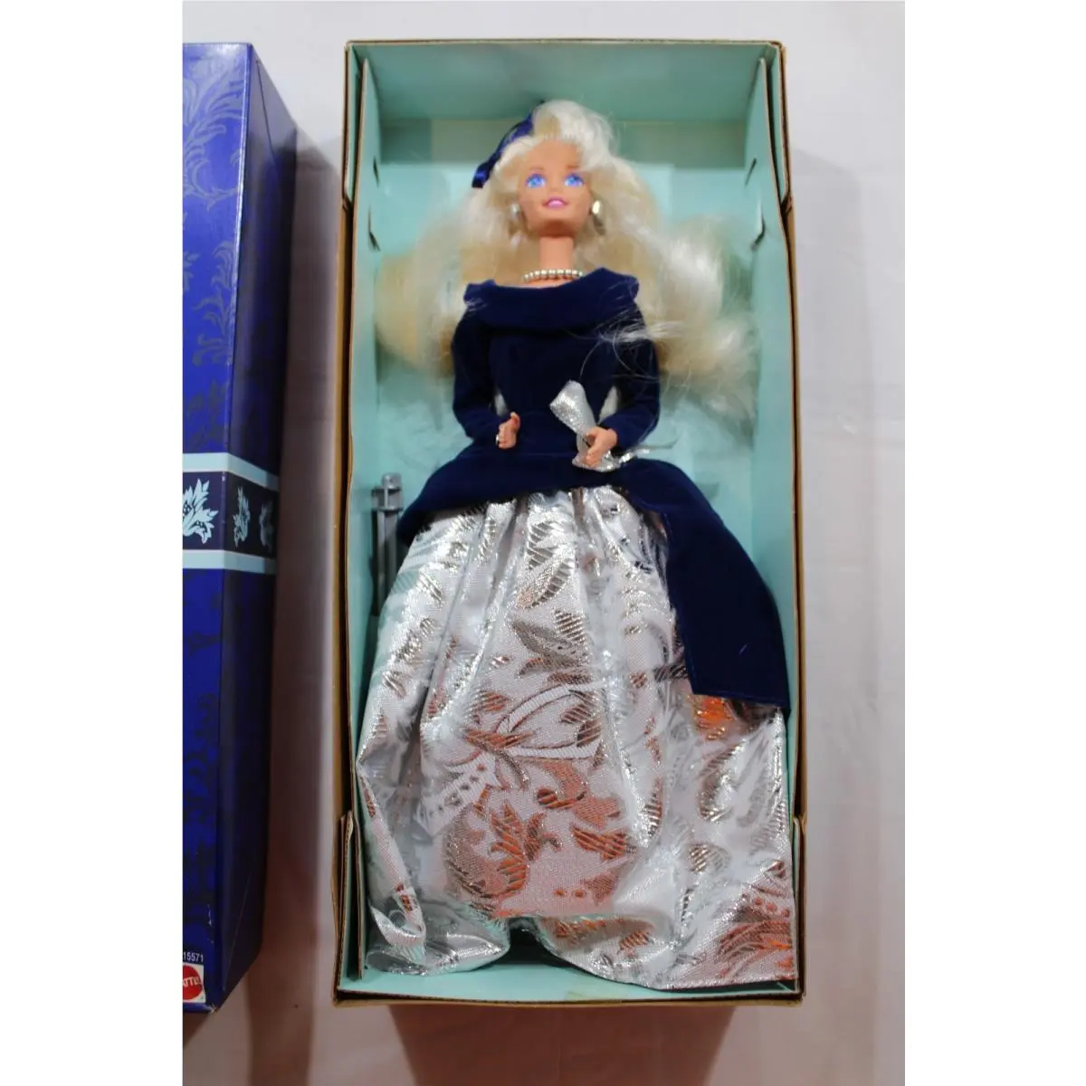 1995 Mattel Avon Exclusive Special Edition Winter Velvet Barbie Doll
