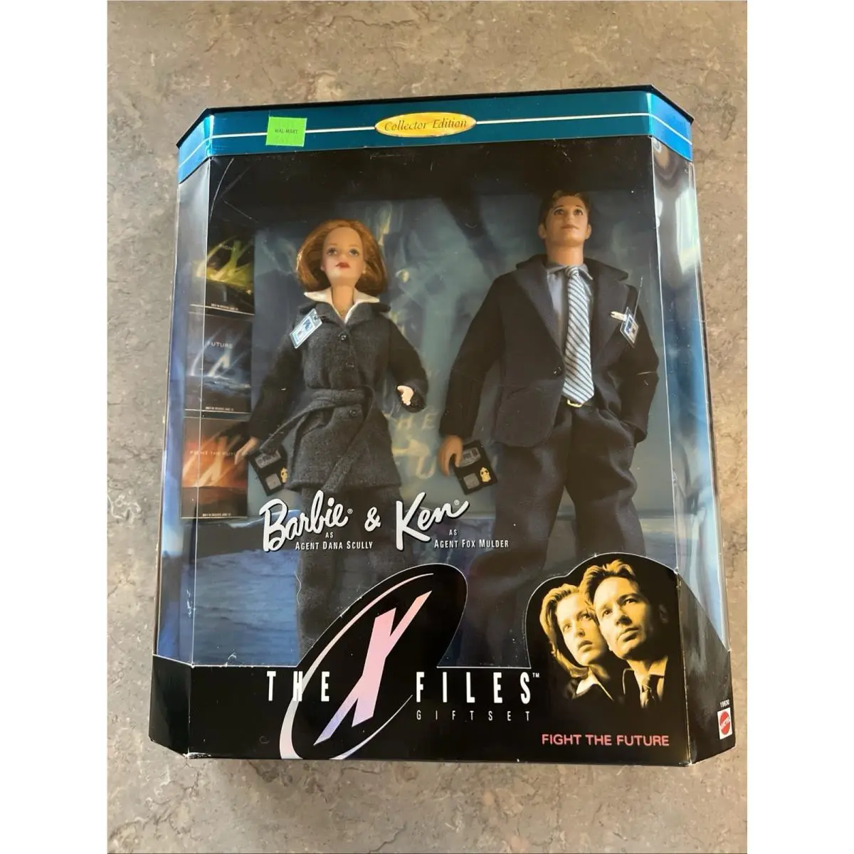1998 Barbie Ken Dolls The X Files Gift Set