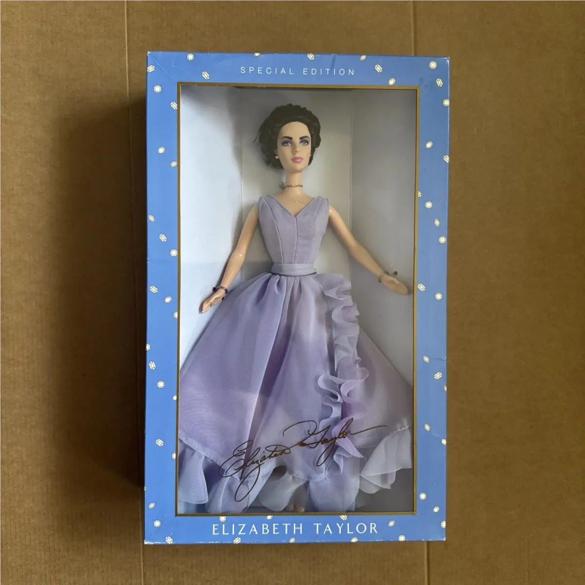 Elizabeth Taylor White Diamonds Barbie Doll Special Edition - Taylor Swift