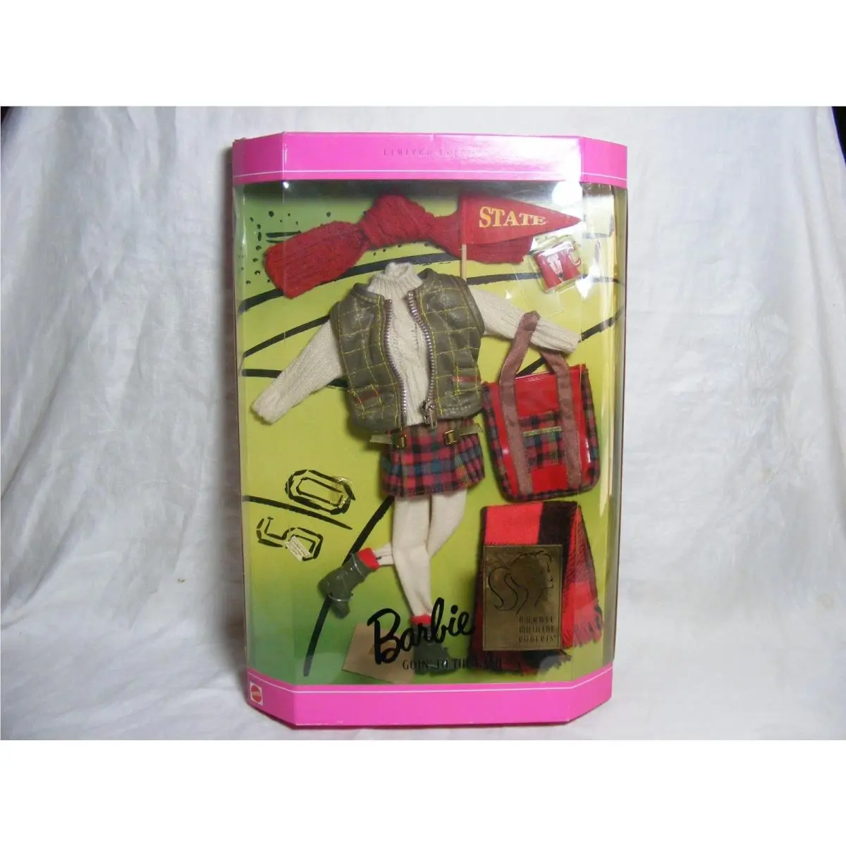 Barbie Collectable Accessories 1996 Barbie Goin` To The Game Mattel 16076 F-1