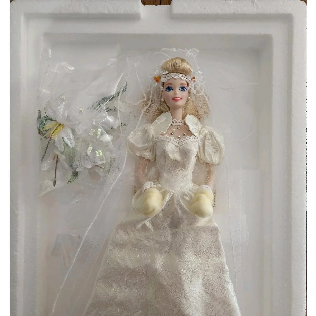 Star Lily Bride Porcelain Barbie 1994`s First In Wedding Flower Collection Nrfb