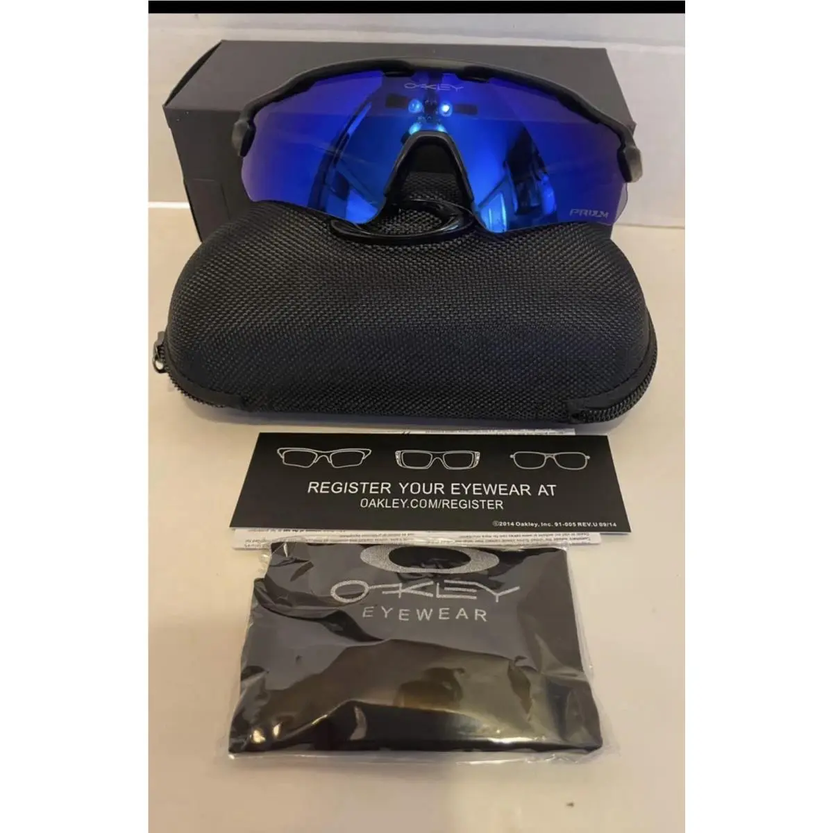 Oakley Sunglasses with Three Extra Lenses Zip and Case and Cloth ￼ Last Pair