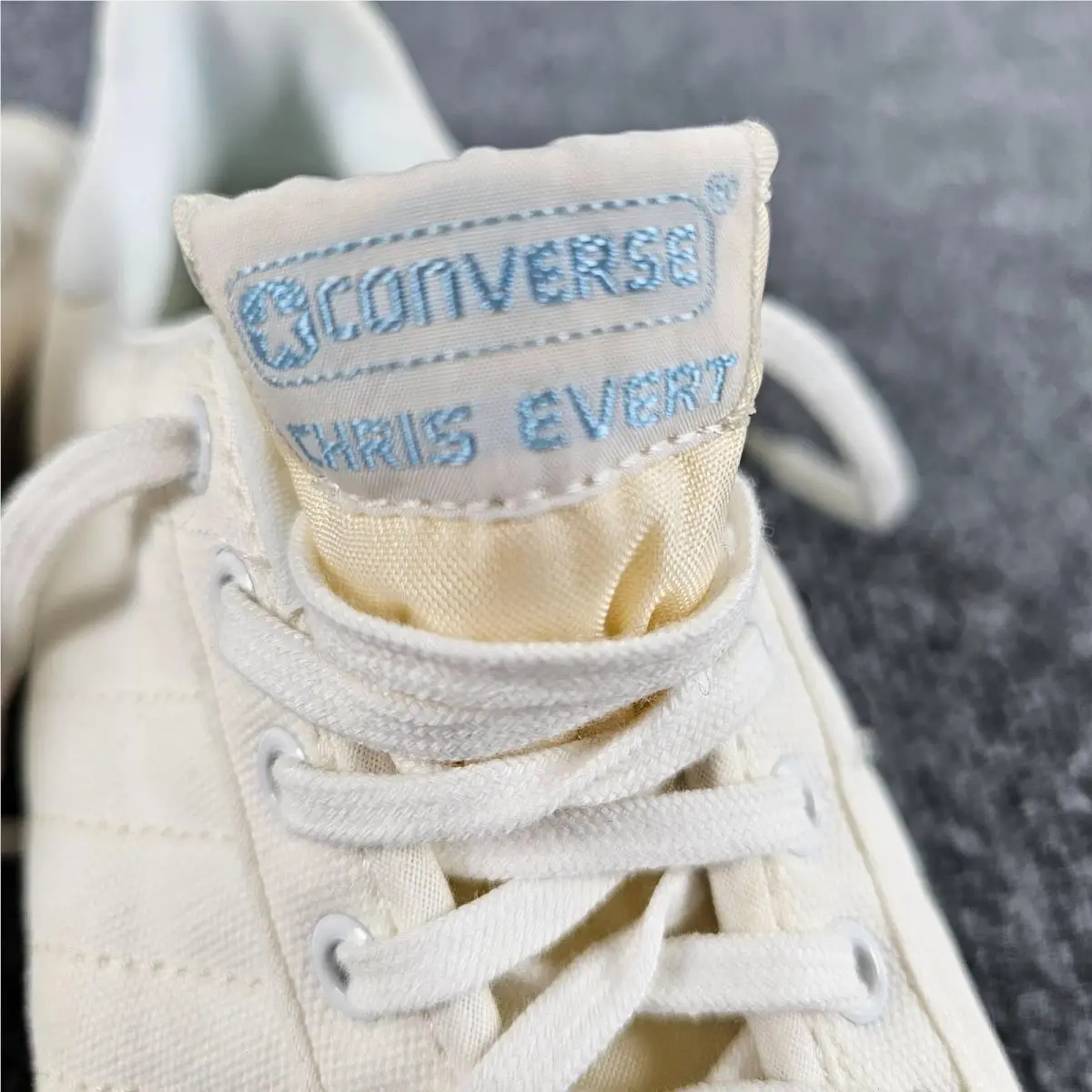 Converse shoes - White 3