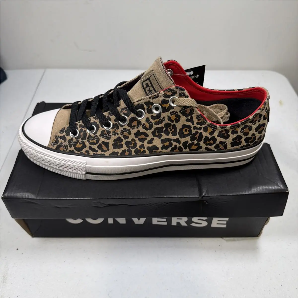 Men’s Converse Low Top Leopard Chuck Taylor Size 10.5