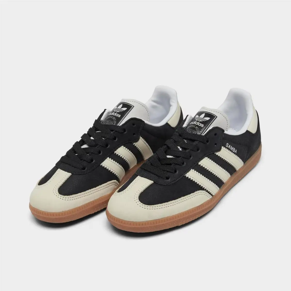 Adidas shoes - IE5836 001 - Core Black/Wonder White/Silver Metallic 5