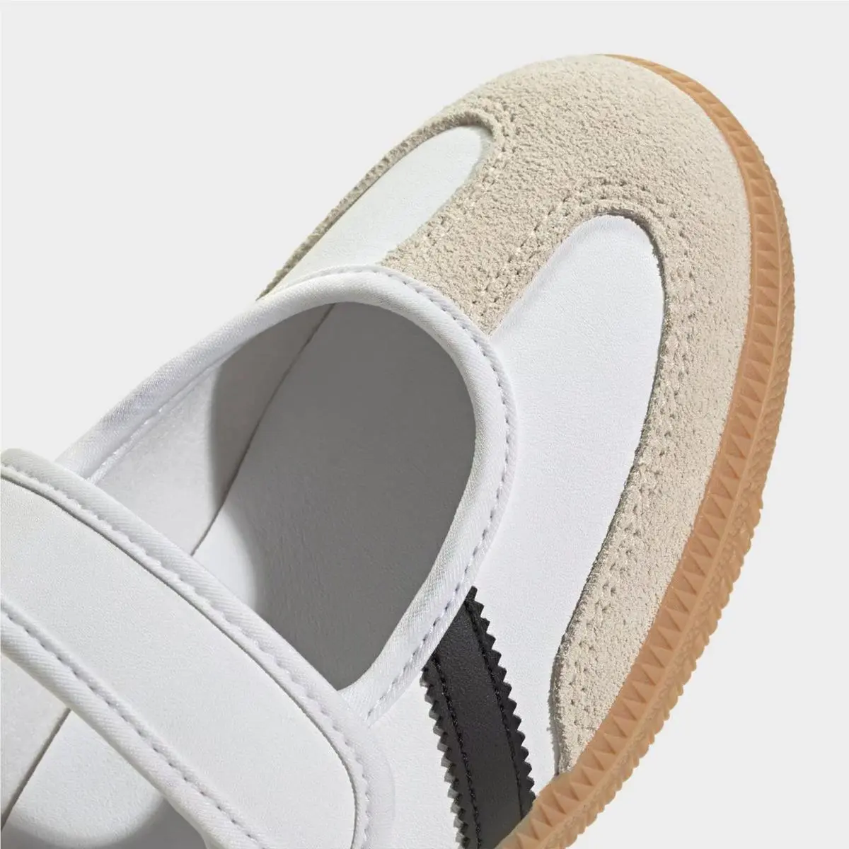 Adidas shoes - JR7436 100 - White/Alumina/Gum 4