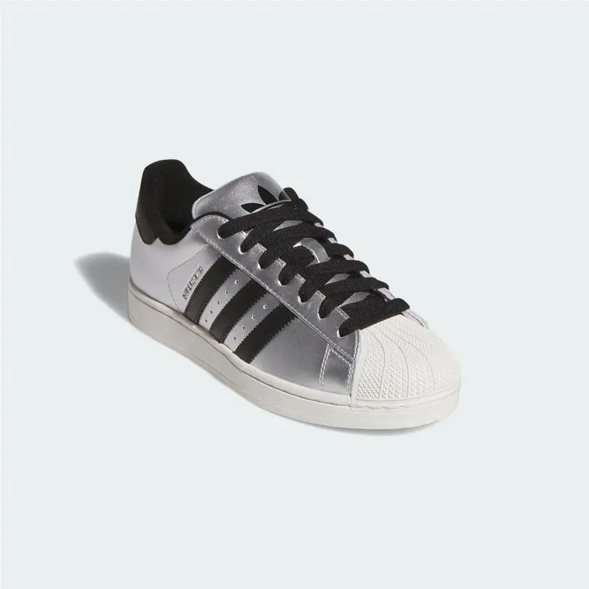 Adidas shoes - Core Black / Cloud White / Core Black 23