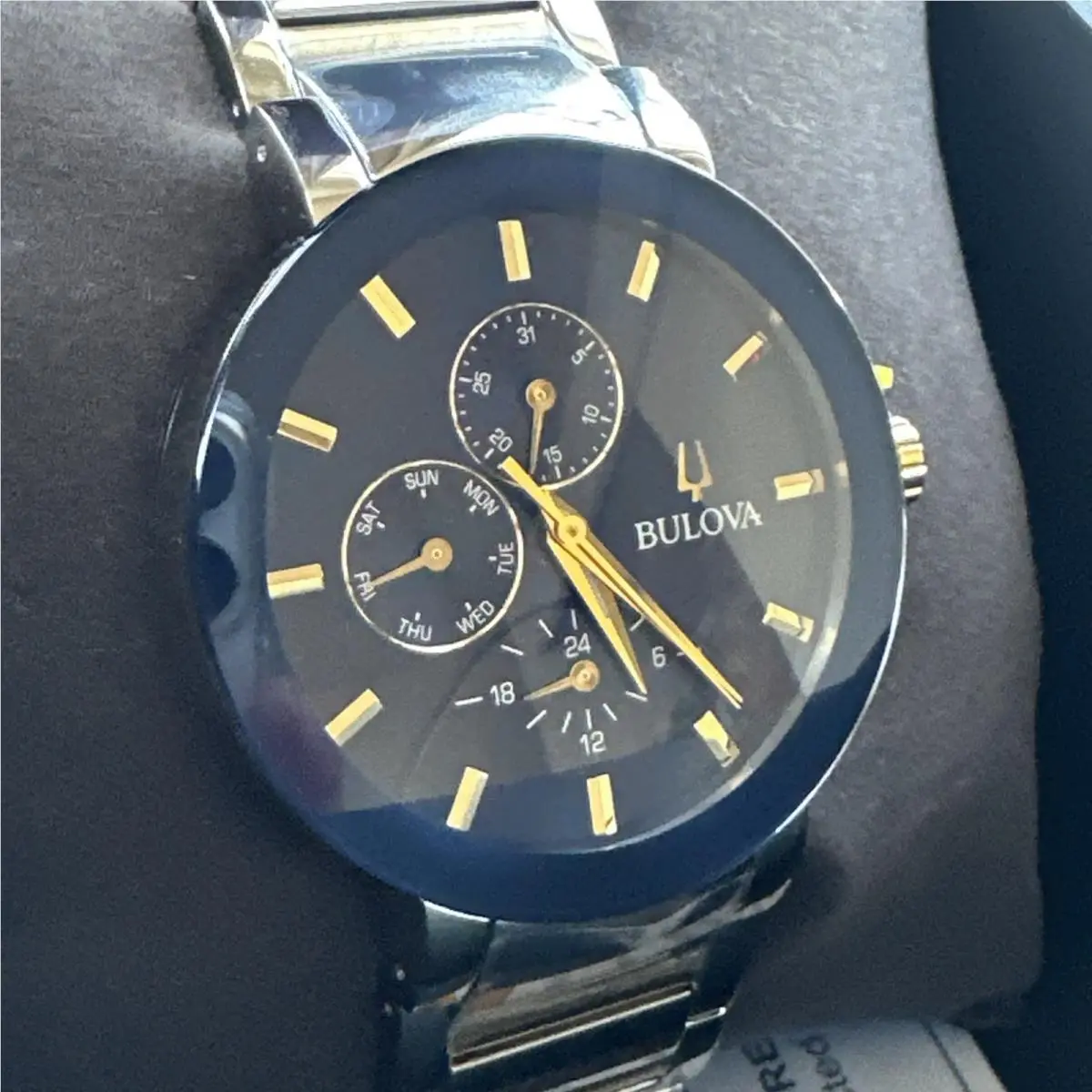 Bulova Men`s Modern Quartz Day / Date Silver Stainless Steel Watch 40 MM 98C148