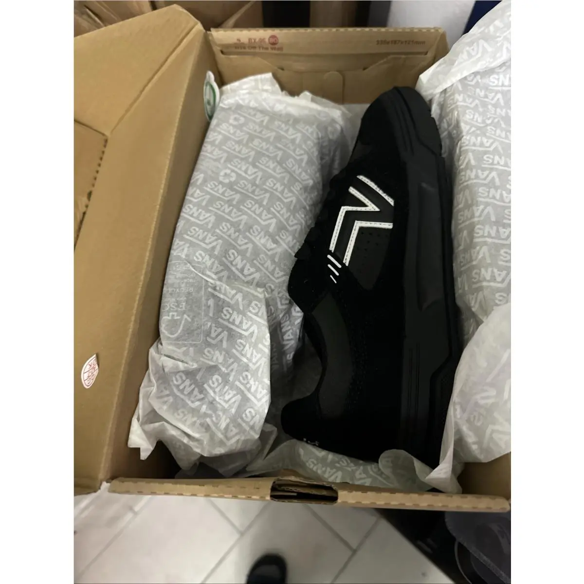 Vans shoes - VANS Upland - Upland - VN000D25B8C - Black 4