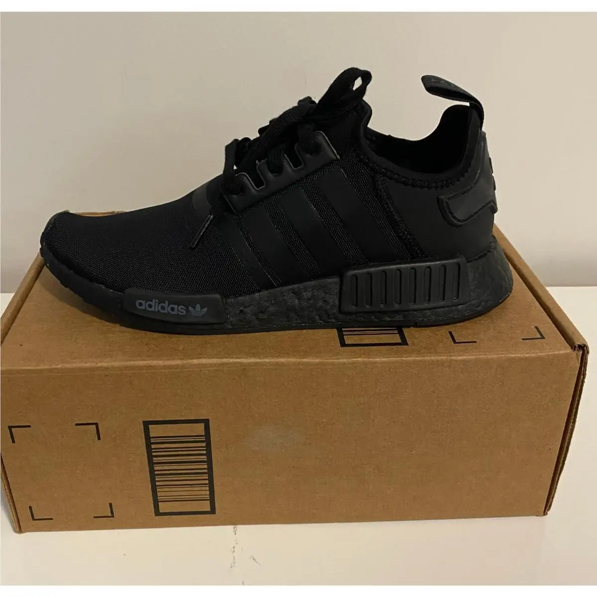 Adidas Originals Nmd R1 Sneakers Men 7.5 /women 9.5