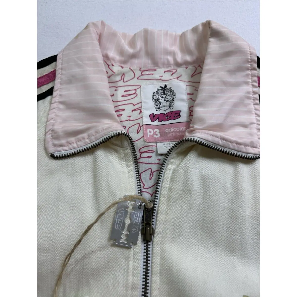 Adidas clothing - adidas Adicolor P3 - Adicolor - White (UPC: 098094474708) 0