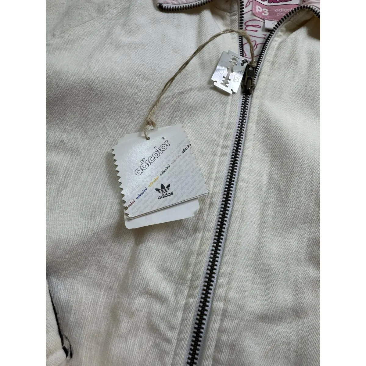 Adidas clothing - adidas Adicolor P3 - Adicolor - White (UPC: 098094474708) 3