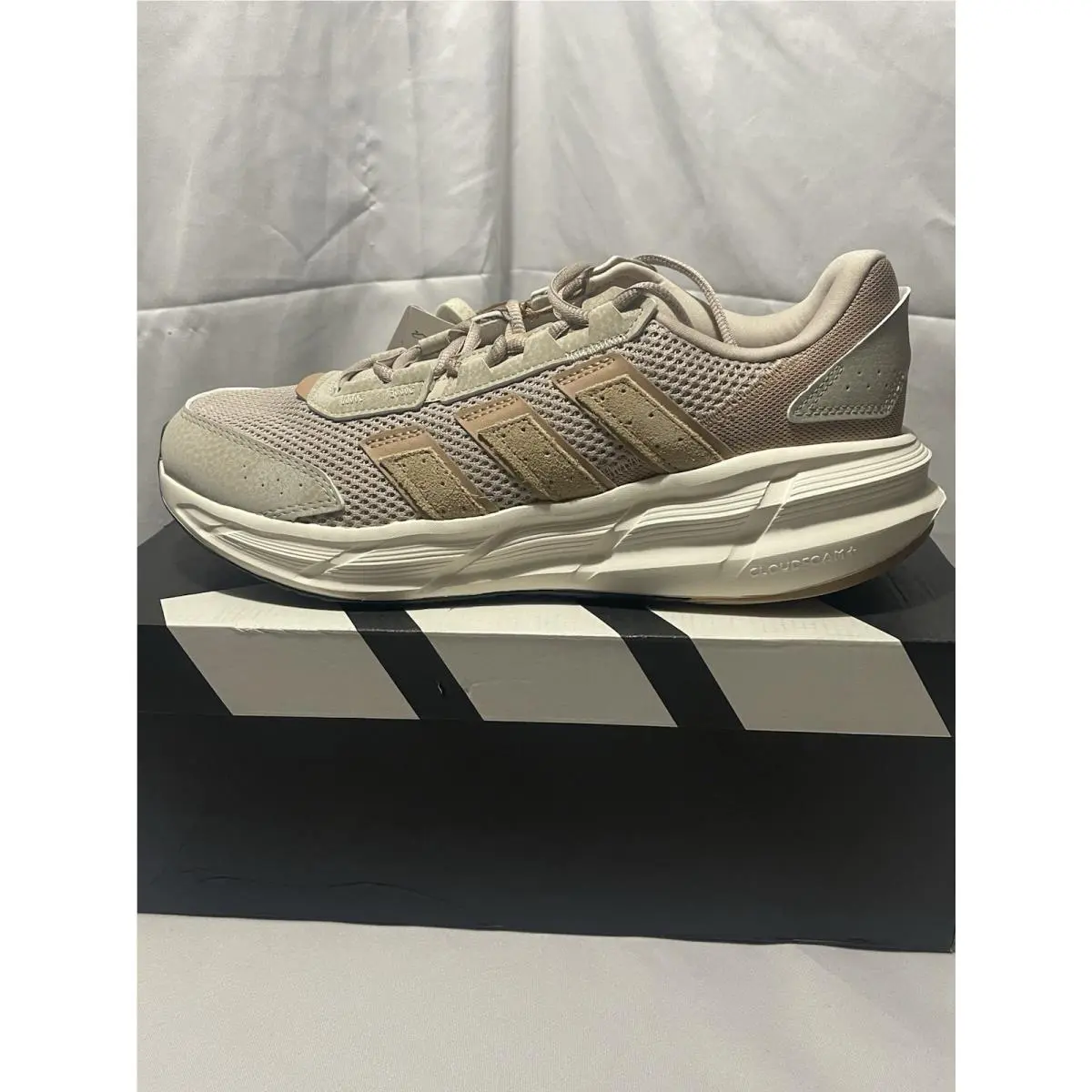 Adidas Astrastar Running Shoes Men`s Size 10 Beige Tan JQ6081