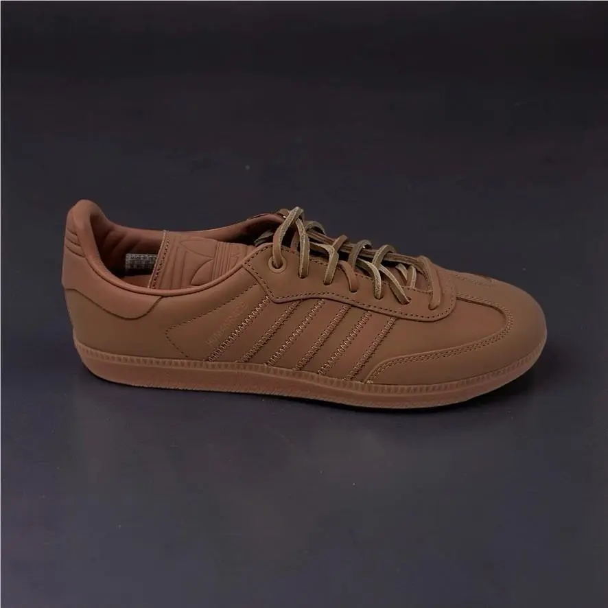 Adidas shoes - Terracotta / Clay Strata 10