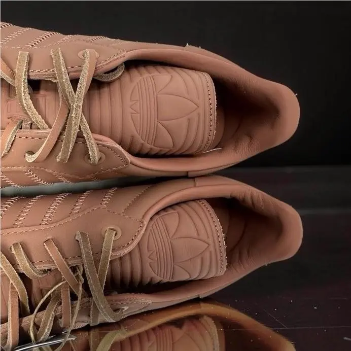 Adidas shoes - Terracotta / Clay Strata 2