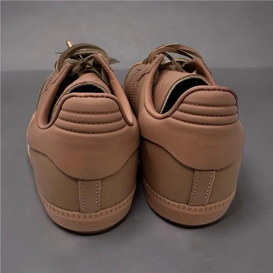 Adidas shoes - Terracotta / Clay Strata 3