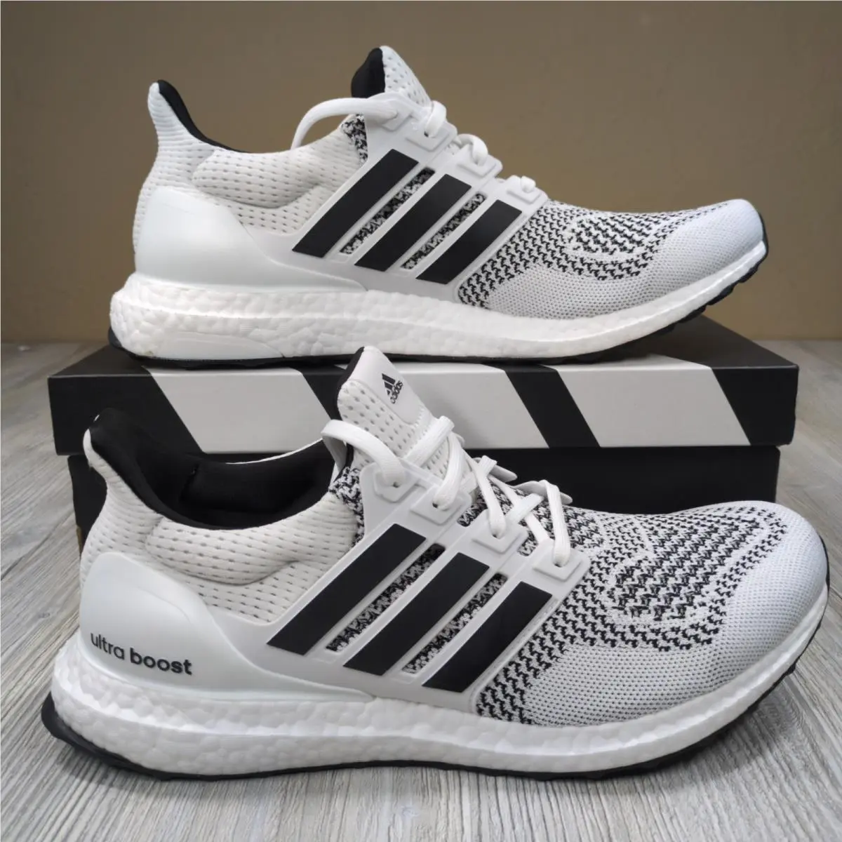 Adidas Ultraboost 1.0 Running Shoes White Black Mens Size 11 JR1987