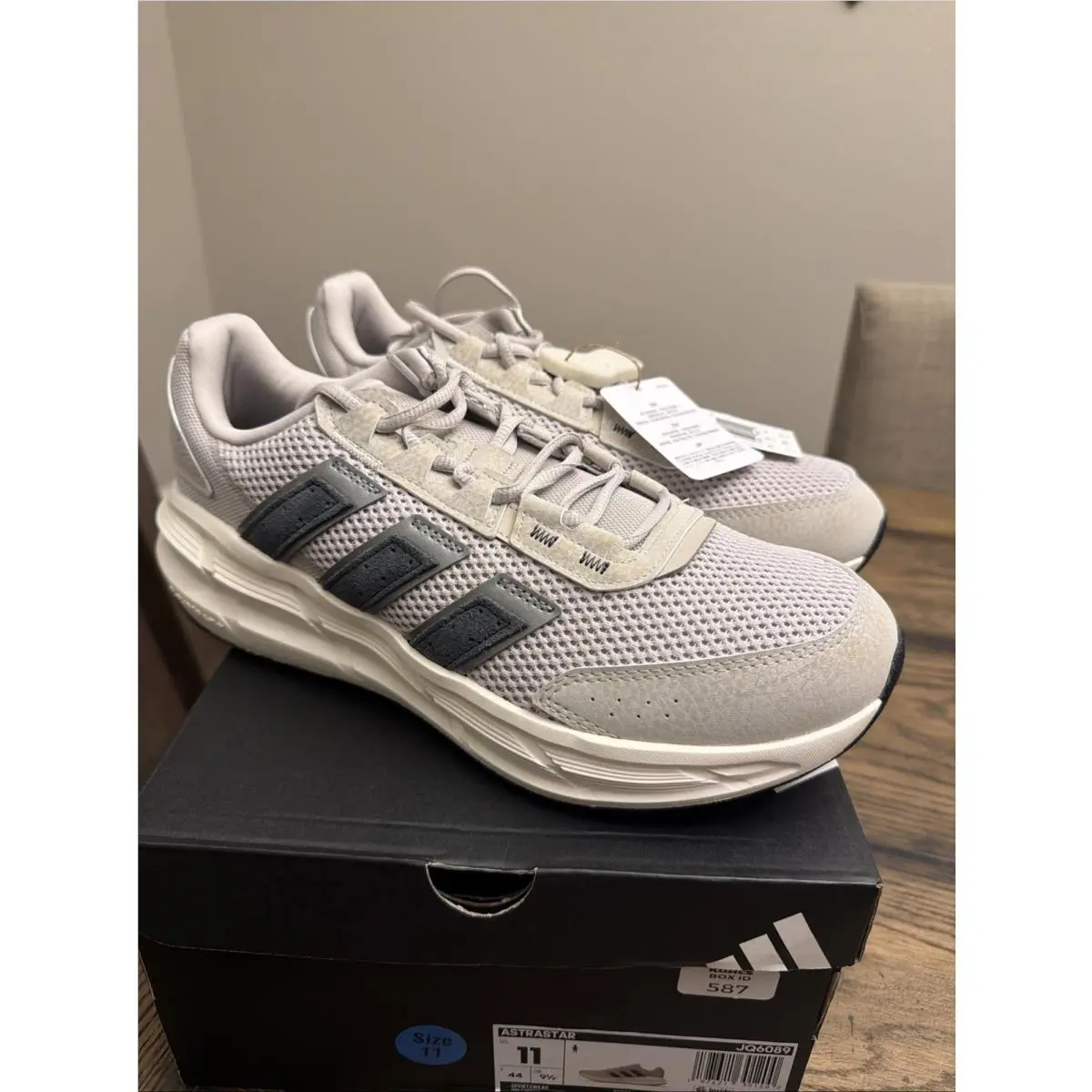 Adidas Astrastar Women`s SZ 11 JQ6089 Off-white Black Grey …R9