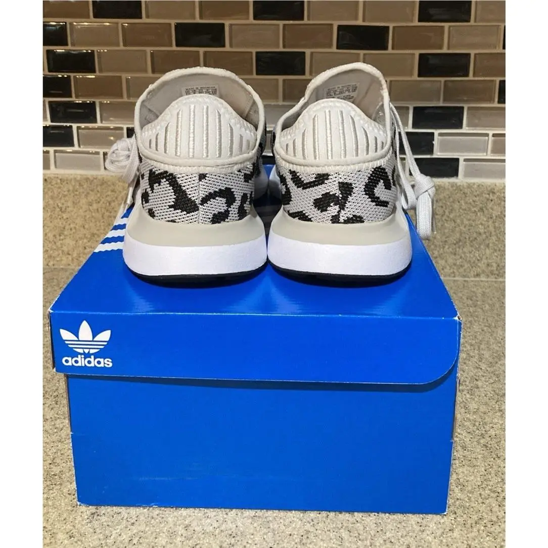 Adidas shoes - adidas Swift Run - Swift Run - Cream & Black 11