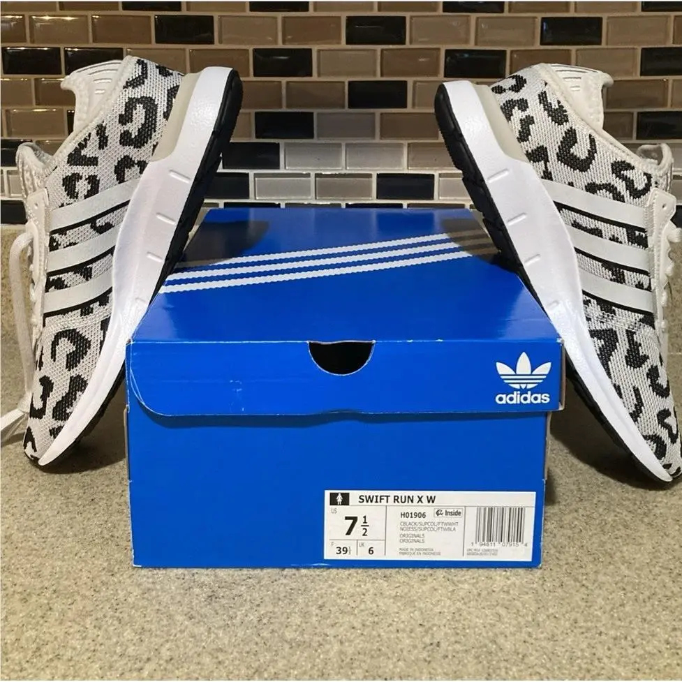Adidas shoes - adidas Swift Run - Swift Run - Cream & Black 1