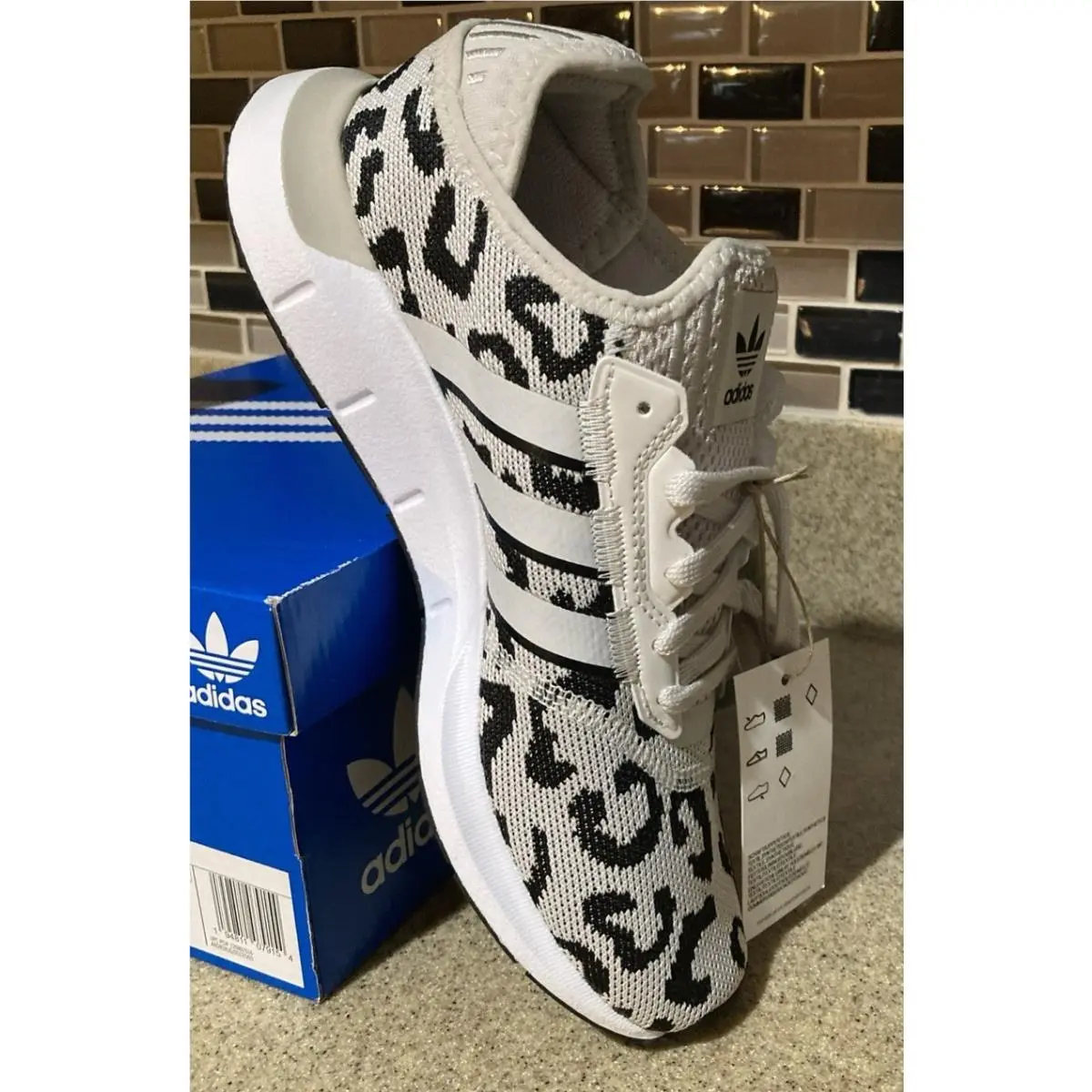 Adidas shoes - adidas Swift Run - Swift Run - Cream & Black 2