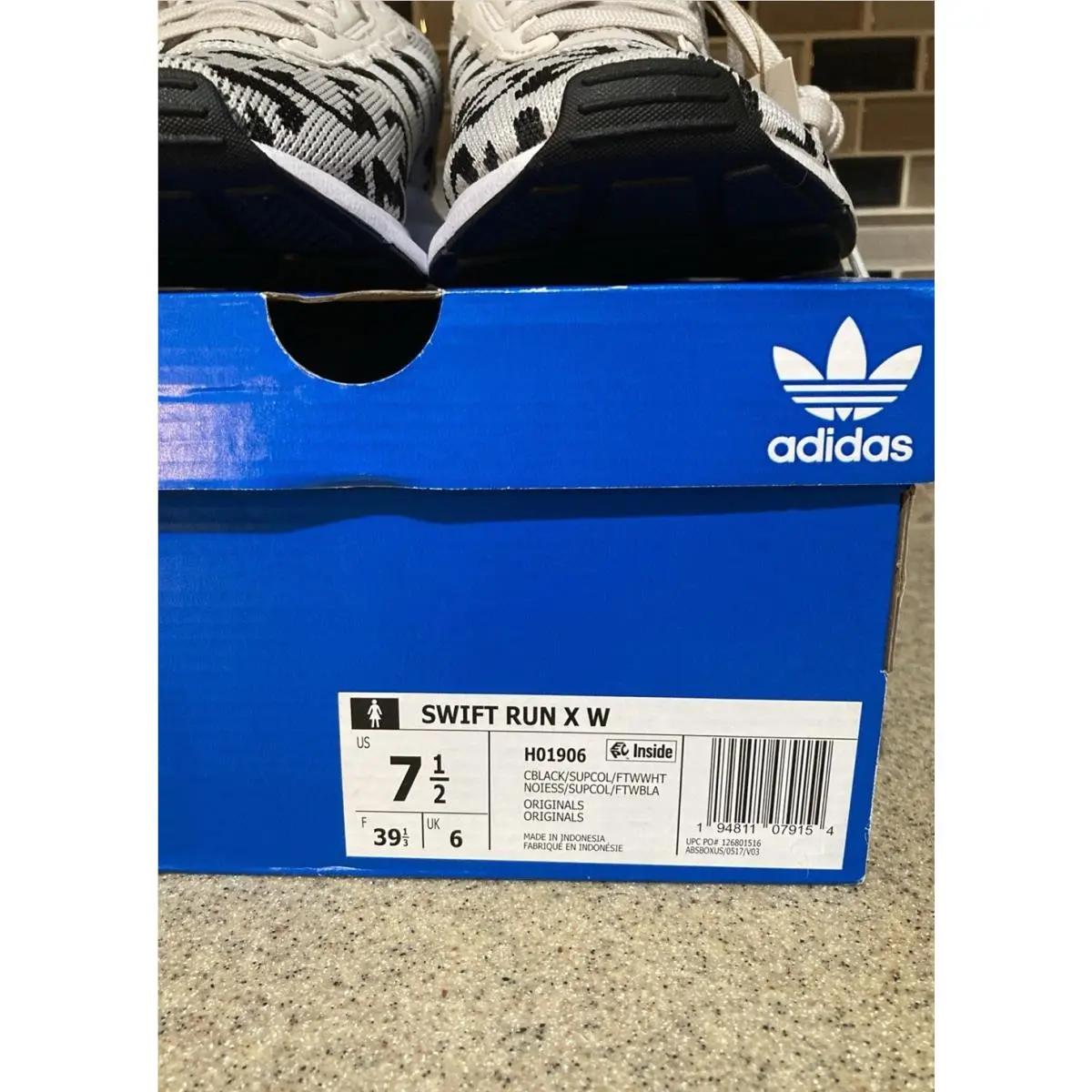 Adidas shoes - adidas Swift Run - Swift Run - Cream & Black 5