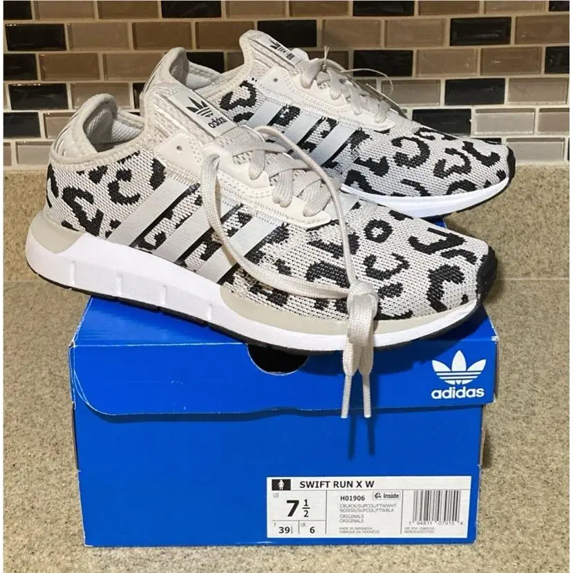 Adidas shoes - adidas Swift Run - Swift Run - Cream & Black 6