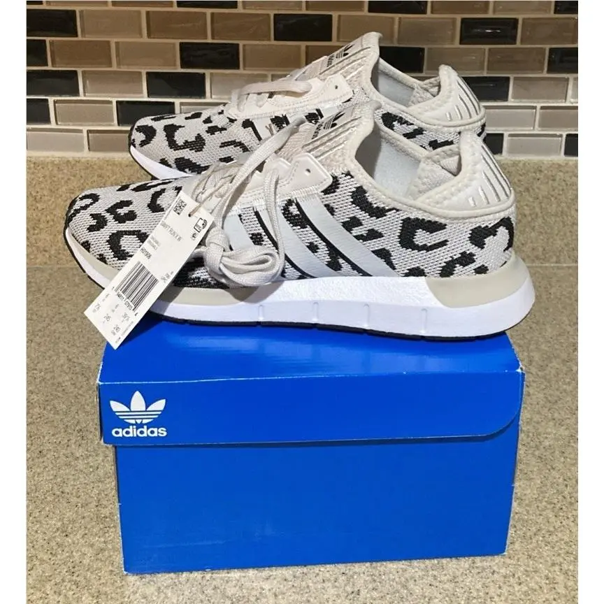 Adidas shoes - adidas Swift Run - Swift Run - Cream & Black 7