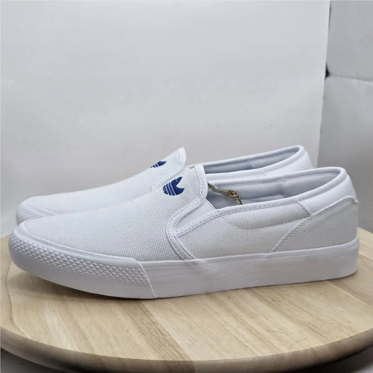Women`s Size 8 - Adidas Cloud White Blue Bird Shmoofoil Slip Shoes IF2077