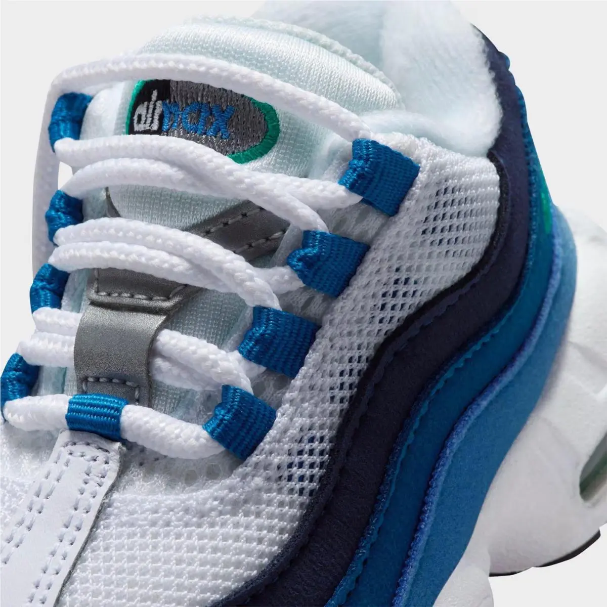 Nike shoes - IU7898 100 - White/Lake Blue/French Blue/Emerald Green 4