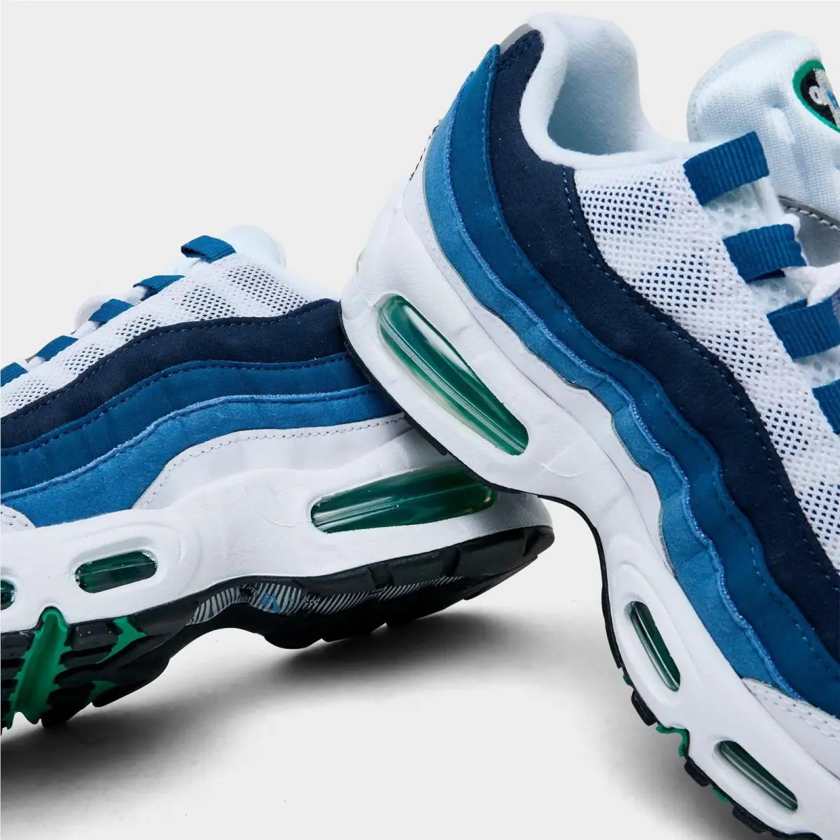 Nike shoes - IU7899 100 - White/Emerald Green/Lake Blue 4