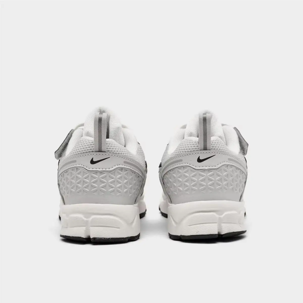 Nike shoes - IM9465 001 - Photon Dust/Gridiron/Sail/Chrome 2