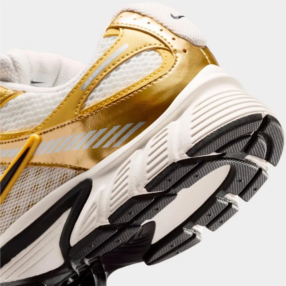 Nike shoes - HJ5228 107 - Sail/Buff Gold/Saturn Gold/Black 0