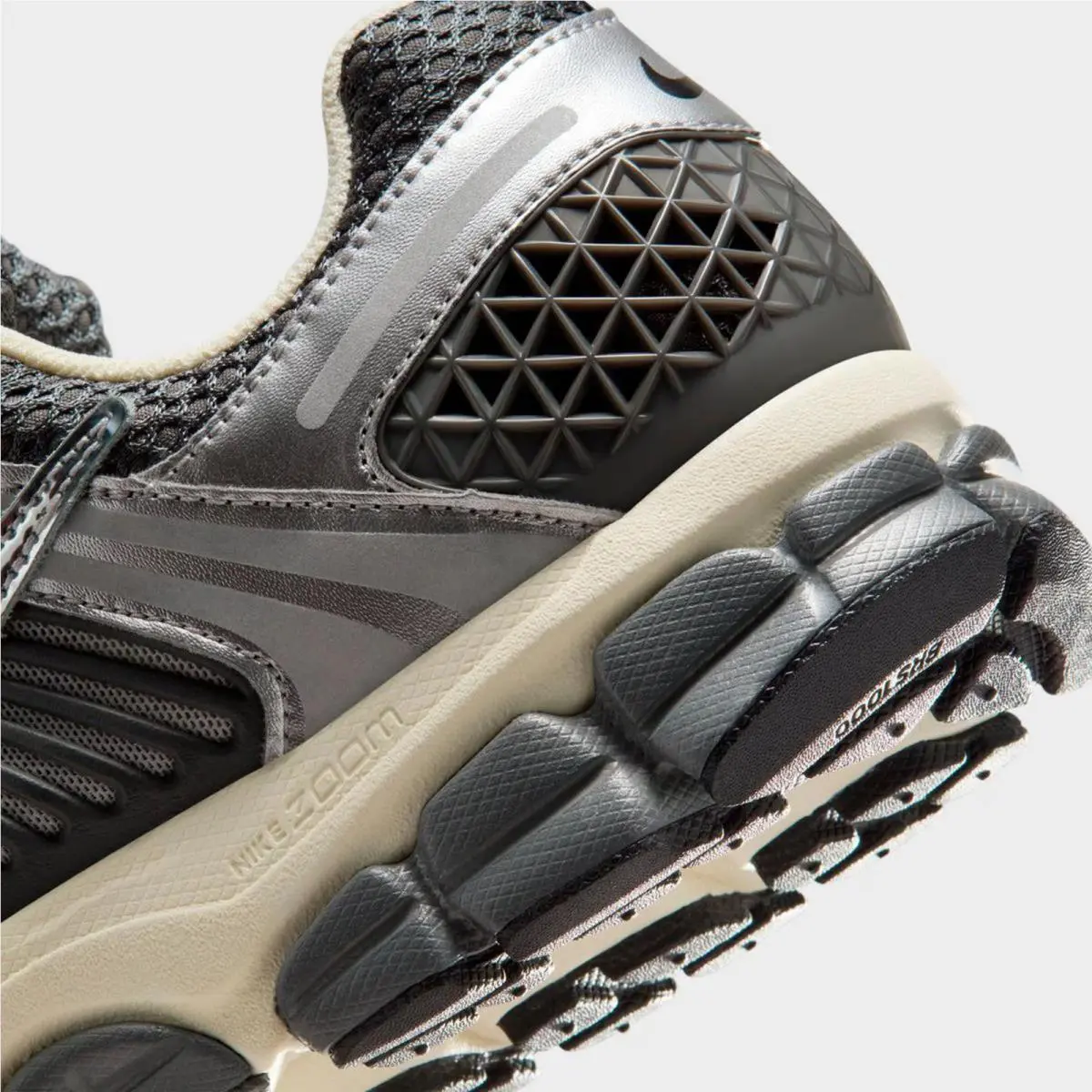 Nike shoes - IM3486 001 - Iron Grey/Metallic Silver/Coconut Milk/Chrome 4