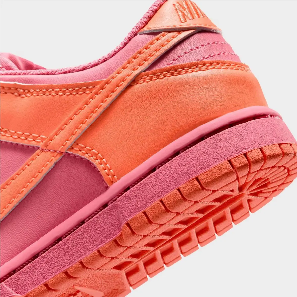 Nike shoes - IU7765 604 - Peony/Orange Frost/Orange Frost 0