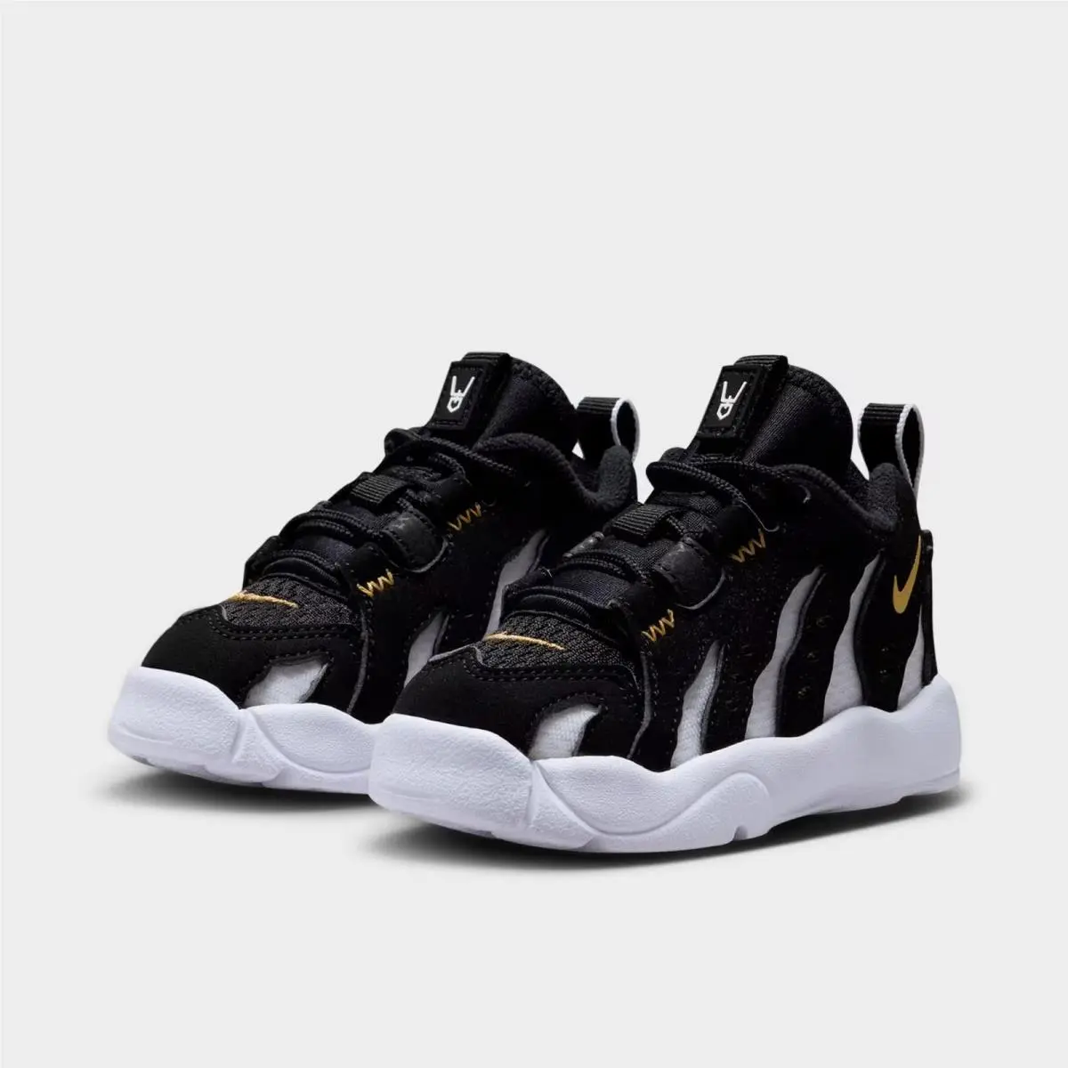 Nike shoes - IR4715 001 - Black/Metallic Gold/White 5