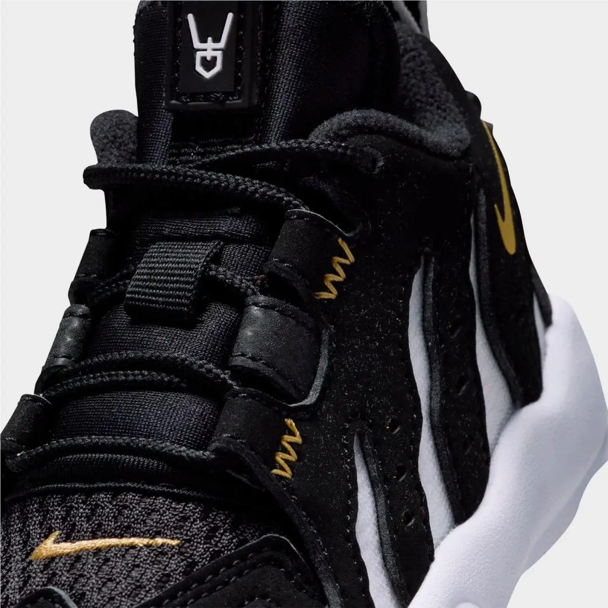 Nike shoes - IR4715 001 - Black/Metallic Gold/White 4